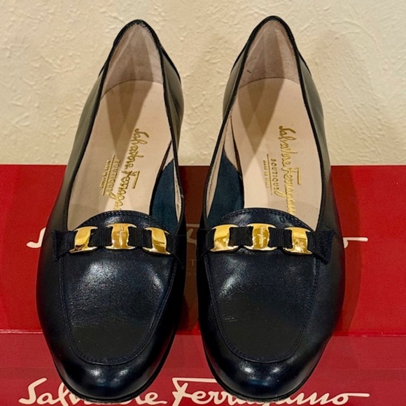 Salvatore Ferragamo Navy "Ponza" Flat  8AA - Picture 1 of 9